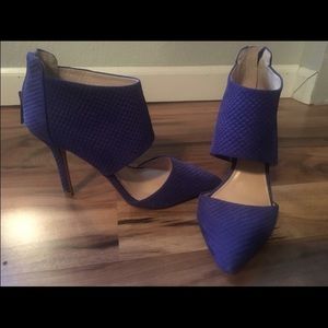 Vince Camuto blue heels