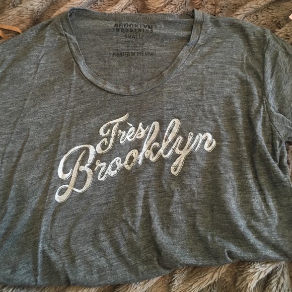 T shirt - brooklyn industries