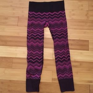 Lululemon Ebb to street pant. Size 6, plum color!