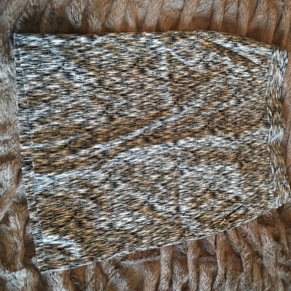 Black and white skirt with pockets