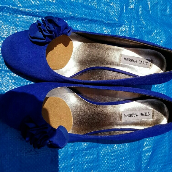 Steve Madden "Preti" Blue suede floral pumps