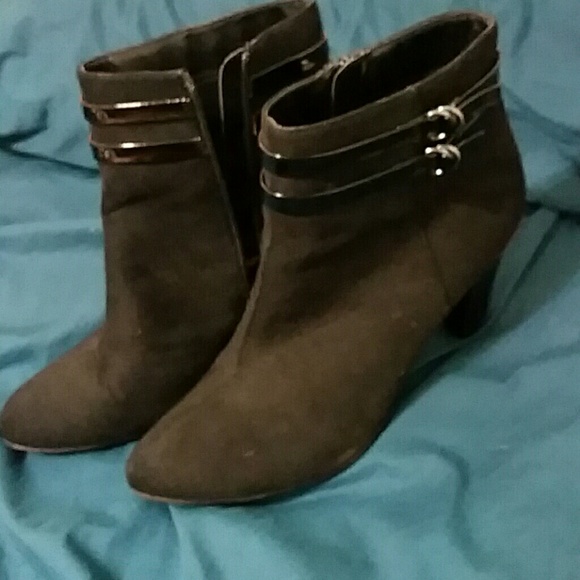 Super cute George ankle boots!