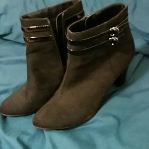 Super cute George ankle boots!