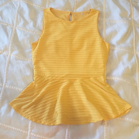 Bisou Bisou peplum top 💛