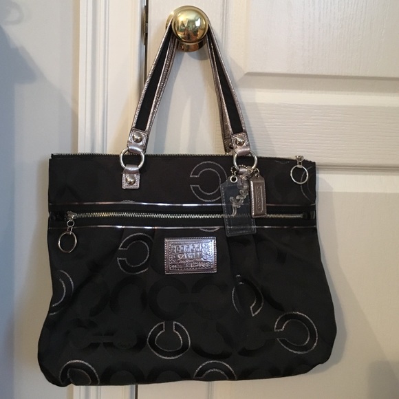 Gently used Coach Purse. In very good condition.