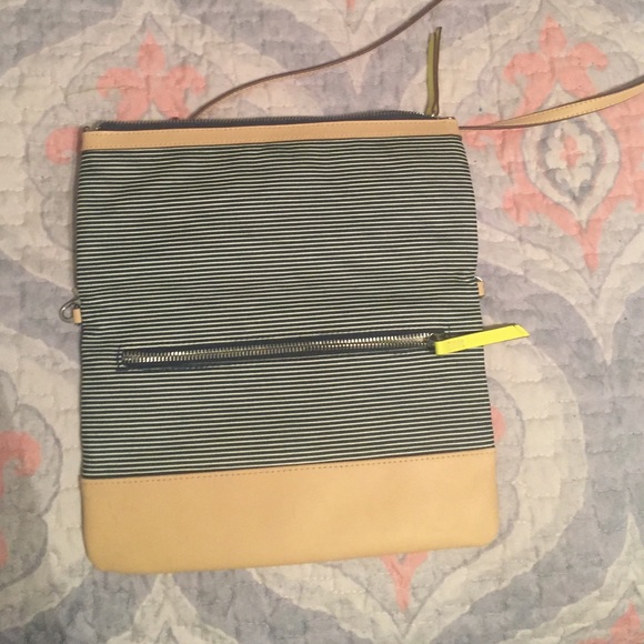 Stella & Dot Crossbody - Picture 2 of 4