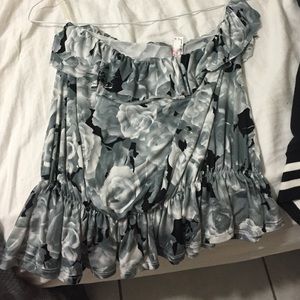 Black and white flower top