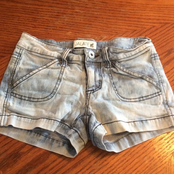 Cute light wash jean shorts