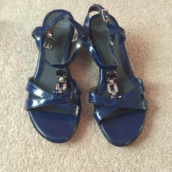 shoes - Picture 1 of 2