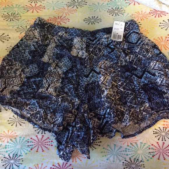 NEW PATTERNED SHORTS