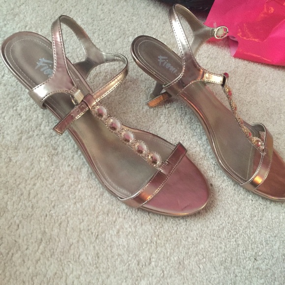 shoes - Picture 2 of 2