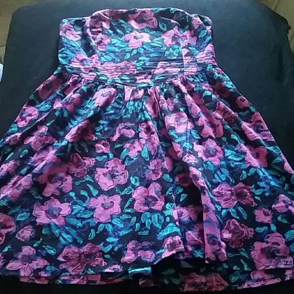 Dress - Picture 1 of 2