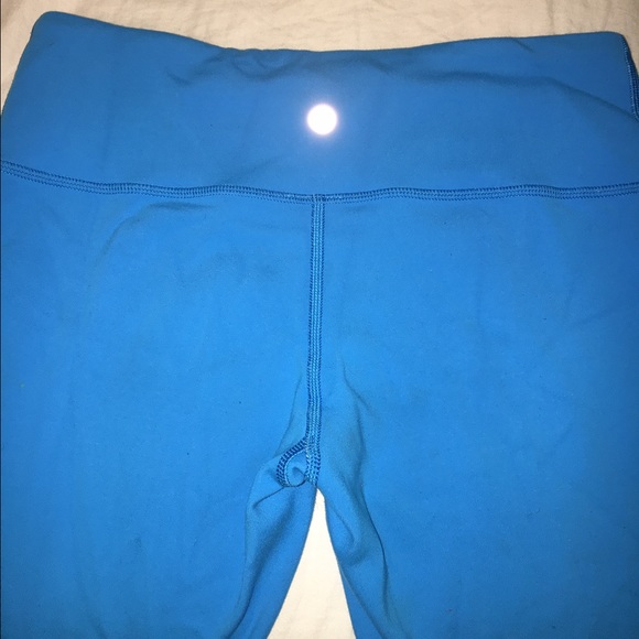 Blue reversible Lulu Lemon crop yoga pants