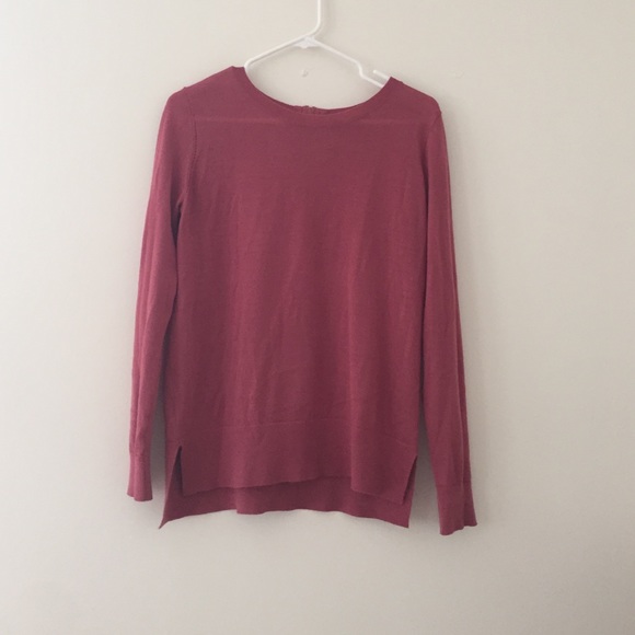 Comfy sweater with trendy back zipper