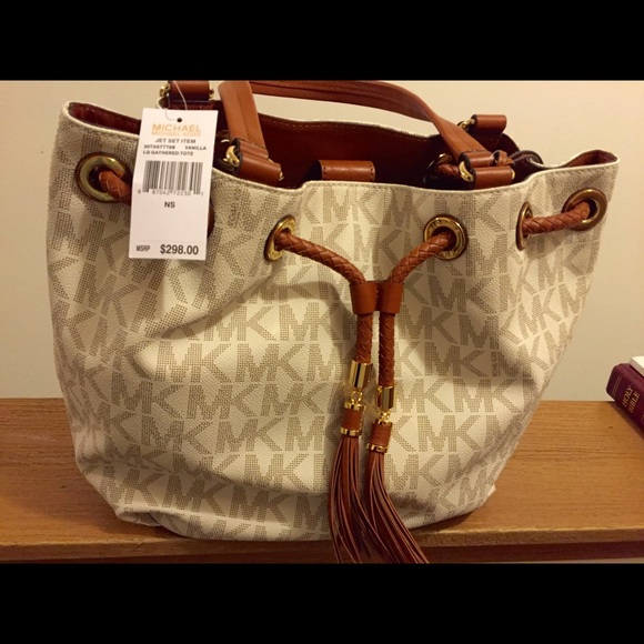 Michael Kors
Jet Set NS LG Tote Handbag Vanilla - Picture 2 of 2