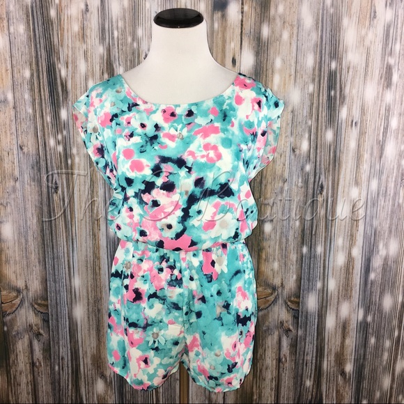 🎉CLEARANCE🎉 Blue Pink Floral Short Sleeve Romper - Picture 2 of 4