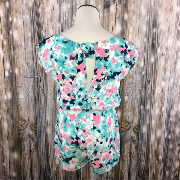 🎉CLEARANCE🎉 Blue Pink Floral Short Sleeve Romper - Picture 3 of 4