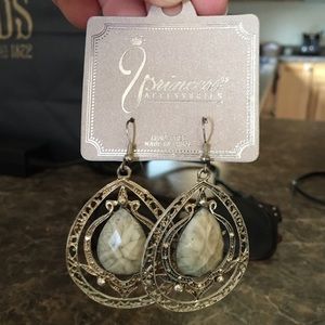 NWT Gold dangle earrings