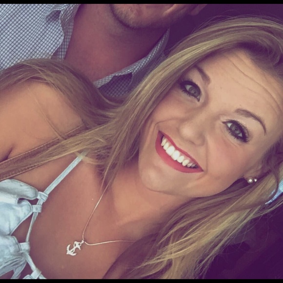 Meet your Posher, Elizabeth - Picture 4 of 4