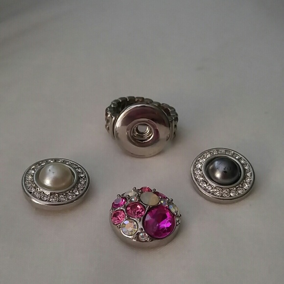 GINGER SNAP RING W/3 SNAPS