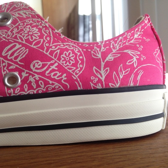 New Converse - Picture 2 of 4
