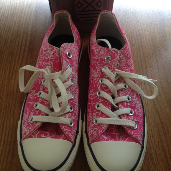 New Converse - Picture 3 of 4