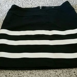 Slim fitting short pencil style skirt
