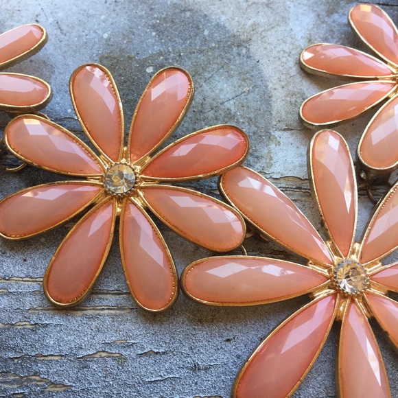 Floral Statement Necklace 🌿 - Picture 4 of 4