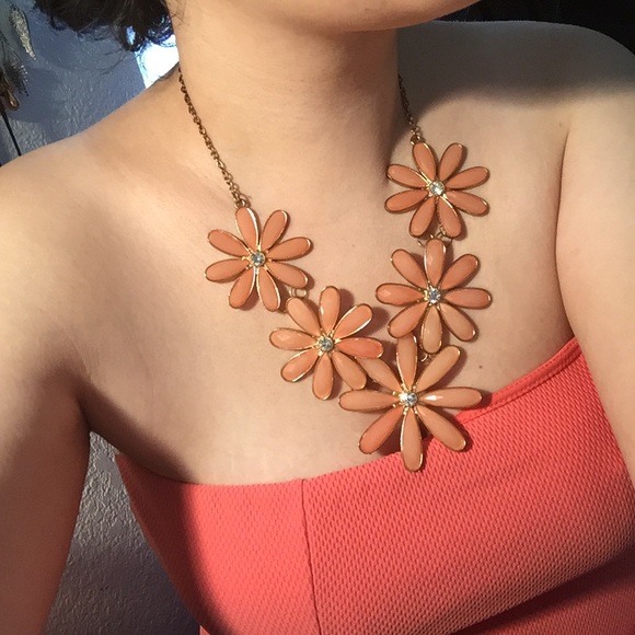 Floral Statement Necklace 🌿 - Picture 2 of 4