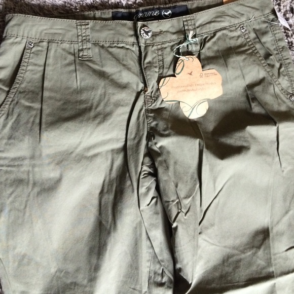 NWT Capris - Picture 2 of 2