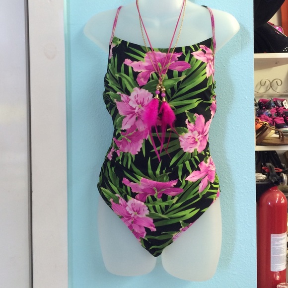 Jaclyn Smith Other - Floral one piece swim