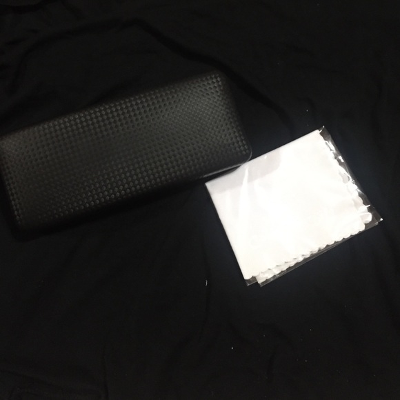 Sunglasses case with cloth