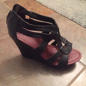 Pacsun black summery wedges size 7.5