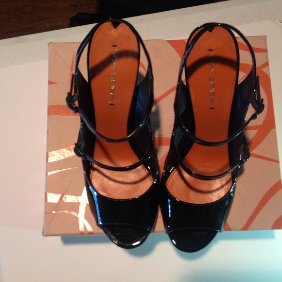 REDUCED$ 👠VIA SPIGA black patent leather shoes👠 - Picture 2 of 4