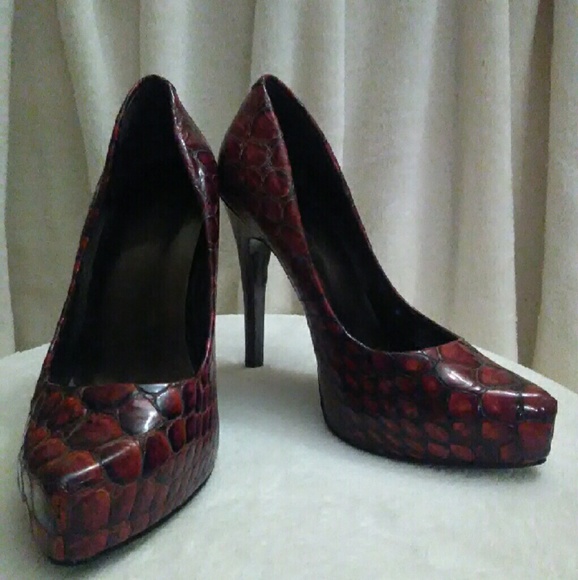 Jessica Simpson dark red snake print