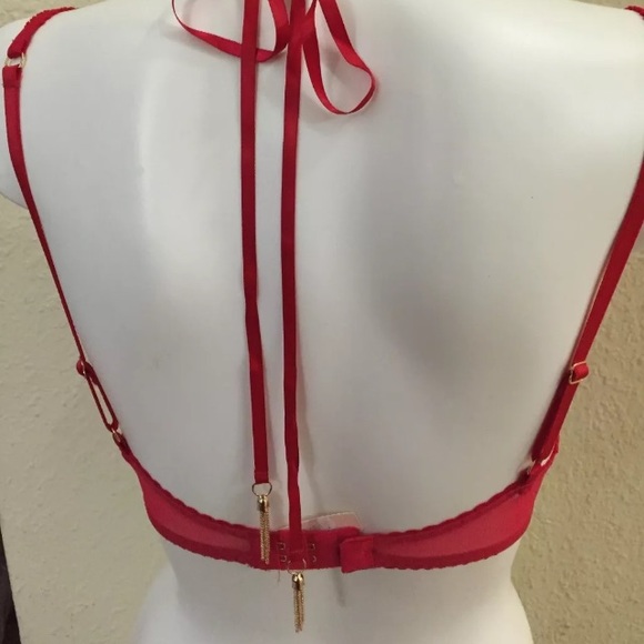 Victoria's Secret Red bombshell plunge bra 32C - Picture 4 of 4