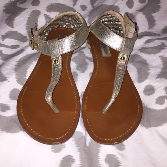 Steve Madden SUTTTLE sandal!