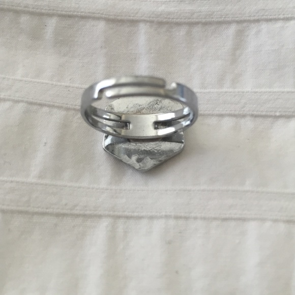 Eye ring - Picture 2 of 3