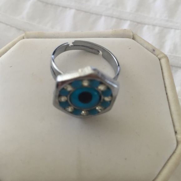 Eye ring - Picture 3 of 3