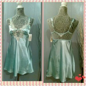 FLORA NIKROOZ Blue Bridal Chemise SMALL 32D/DD 34D