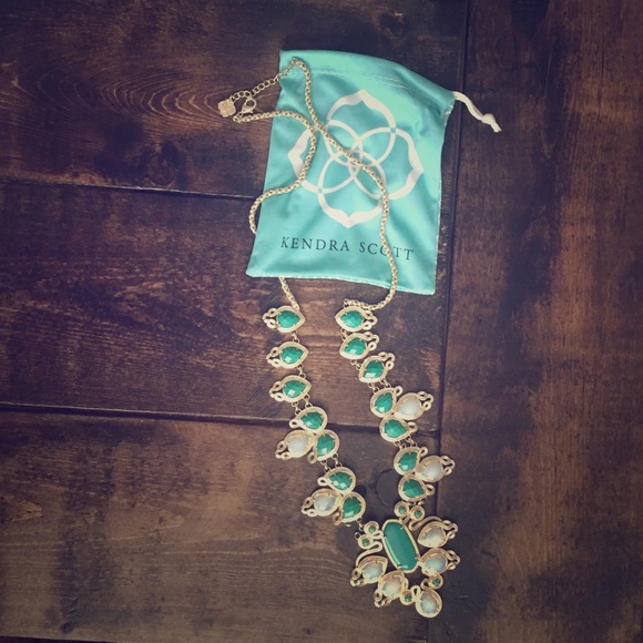 Kendra Scott necklace