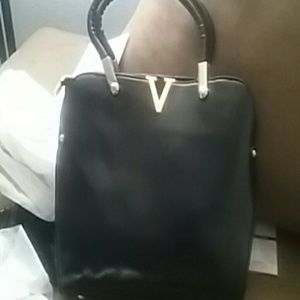 The black v design 3 piece set