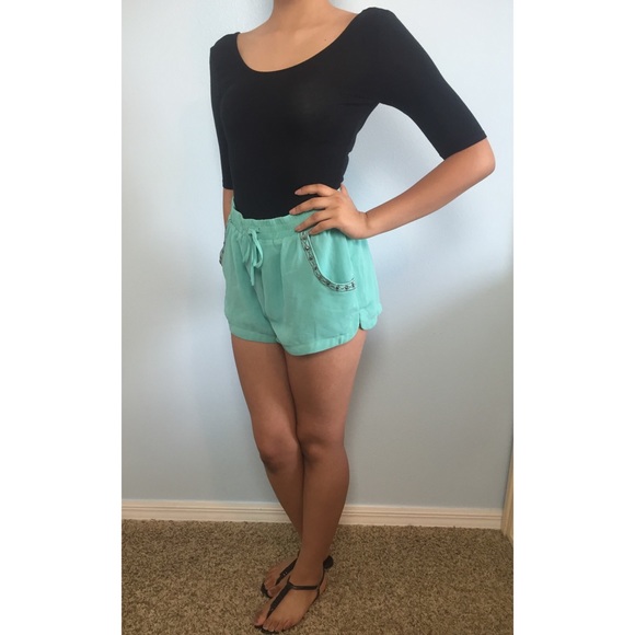 FASHIONABLE AND FLOWY SOFT SHORTS - Picture 1 of 3