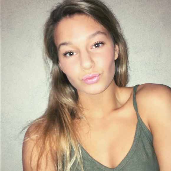 Meet your Posher, Tori - Picture 1 of 1