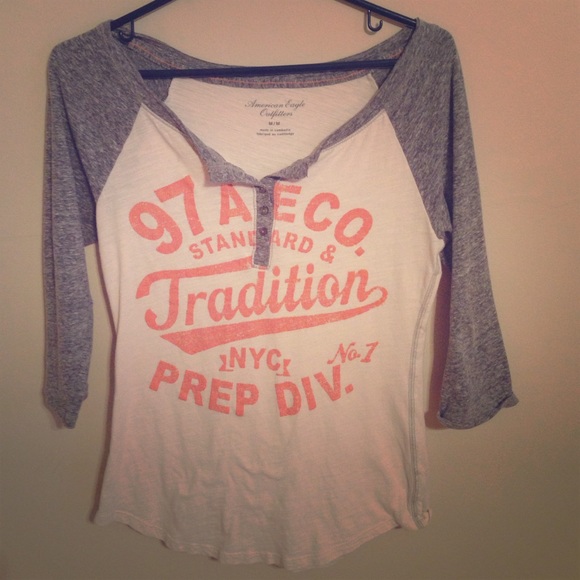 #6 🎉Gray/White Henley style tee AE