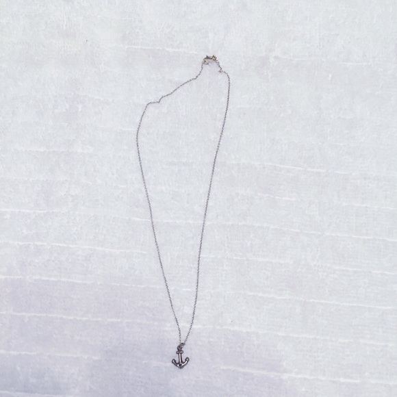 Anchor pendant necklace