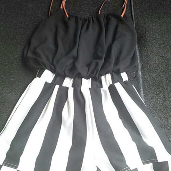 Black/white jumper - Picture 2 of 4