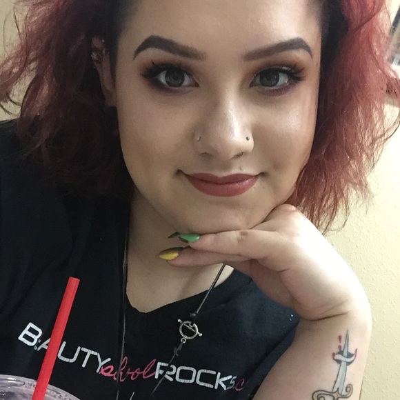 Meet your Posher, Mikaela