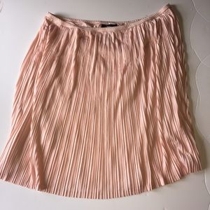 Light pink pleated midi skirt