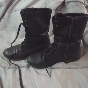 COMBAT BOOTS. Excellent condition!
